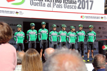 Imágenes de la salida de la Vuelta al País Vasco en Pamplona