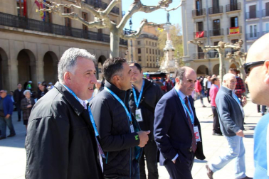 Imágenes de la salida de la Vuelta al País Vasco en Pamplona