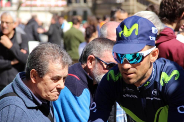 Imágenes de la salida de la Vuelta al País Vasco en Pamplona