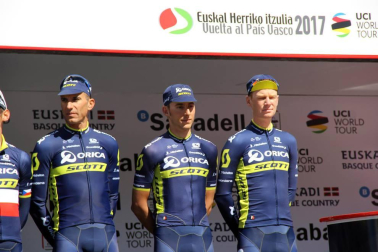 Imágenes de la salida de la Vuelta al País Vasco en Pamplona