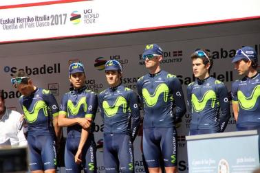 Imágenes de la salida de la Vuelta al País Vasco en Pamplona