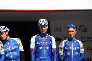 Imágenes de la salida de la Vuelta al País Vasco en Pamplona