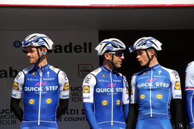 Imágenes de la salida de la Vuelta al País Vasco en Pamplona
