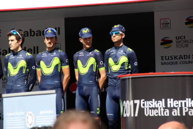Imágenes de la salida de la Vuelta al País Vasco en Pamplona