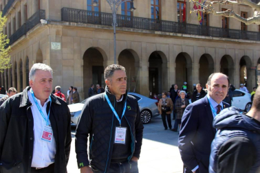 Imágenes de la salida de la Vuelta al País Vasco en Pamplona