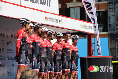 Imágenes de la salida de la Vuelta al País Vasco en Pamplona