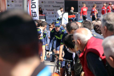 Imágenes de la salida de la Vuelta al País Vasco en Pamplona