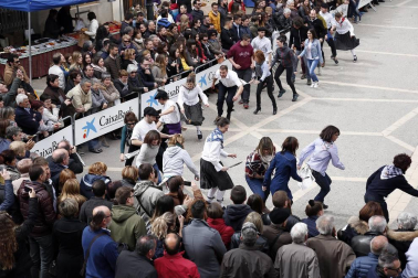 Fotos del Baile del Plego de Abligtas protagonizado por el Grupo de Danzas Mendianike.