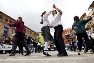 Fotos del Baile del Plego de Abligtas protagonizado por el Grupo de Danzas Mendianike.