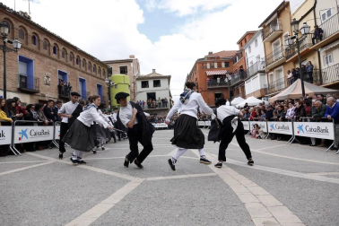 Fotos del Baile del Plego de Abligtas protagonizado por el Grupo de Danzas Mendianike.