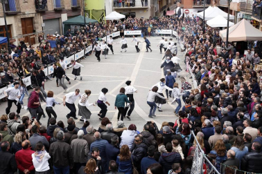 Fotos del Baile del Plego de Abligtas protagonizado por el Grupo de Danzas Mendianike.