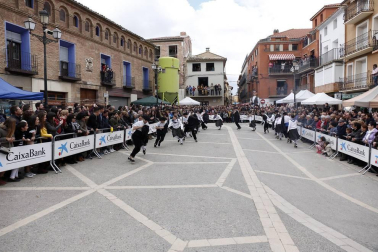 Fotos del Baile del Plego de Abligtas protagonizado por el Grupo de Danzas Mendianike.