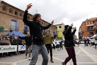 Fotos del Baile del Plego de Abligtas protagonizado por el Grupo de Danzas Mendianike.