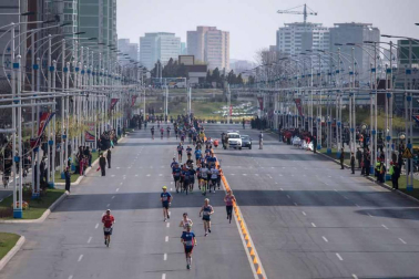 Multitudinaria carrera en la capital de Corea del Norte.