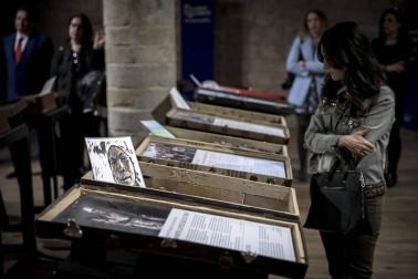 Una exposición en Condestable muestra las maletas de once refugiados