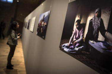 Una exposición en Condestable muestra las maletas de once refugiados