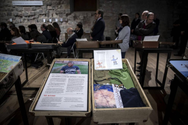 Una exposición en Condestable muestra las maletas de once refugiados