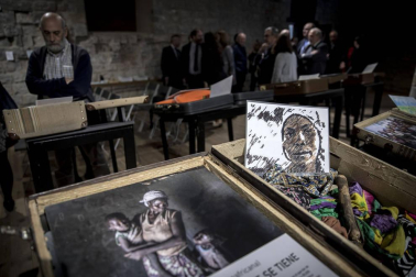 Una exposición en Condestable muestra las maletas de once refugiados