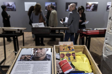 Una exposición en Condestable muestra las maletas de once refugiados