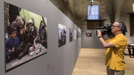 Una exposición en Condestable muestra las maletas de once refugiados