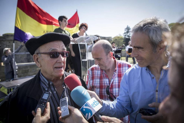 Cientos de personas en la Vuelta del Castillo recuerdan a los fusilados en la Guerra Civil