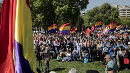 Cientos de personas en la Vuelta del Castillo recuerdan a los fusilados en la Guerra Civil