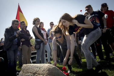 Cientos de personas en la Vuelta del Castillo recuerdan a los fusilados en la Guerra Civil