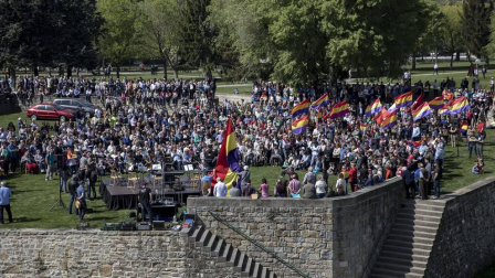 Cientos de personas en la Vuelta del Castillo recuerdan a los fusilados en la Guerra Civil