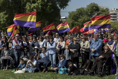 Cientos de personas en la Vuelta del Castillo recuerdan a los fusilados en la Guerra Civil