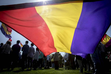 Cientos de personas en la Vuelta del Castillo recuerdan a los fusilados en la Guerra Civil