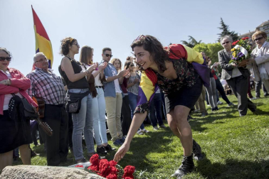 Cientos de personas en la Vuelta del Castillo recuerdan a los fusilados en la Guerra Civil