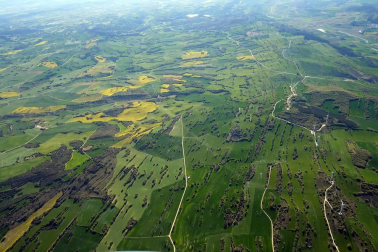 La infraestructura de regadío está transformando el paisaje. Así se ve desde el aire en su primera fase, de Itoiz a Pitillas.