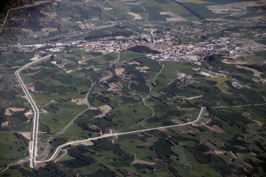La infraestructura de regadío está transformando el paisaje. Así se ve desde el aire en su primera fase, de Itoiz a Pitillas.