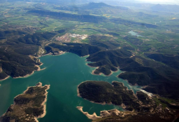 La infraestructura de regadío está transformando el paisaje. Así se ve desde el aire en su primera fase, de Itoiz a Pitillas.