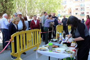 Concurso de guisos con verduras en el barrio de Lourdes