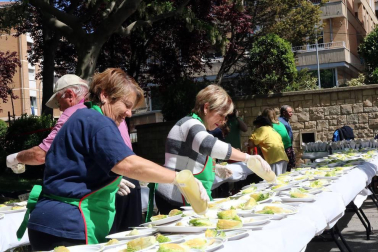 Concurso de guisos con verduras en el barrio de Lourdes