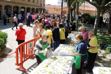 Concurso de guisos con verduras en el barrio de Lourdes