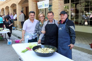 Concurso de guisos con verduras en el barrio de Lourdes