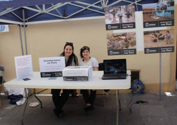 La plaza de la Diputación de Sesma se llenó este domingo con más de 2.000 visitantes que se acercaron para  saber de la historia espartera de la localidad  través de Artesparto.