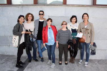 Los alumnos de 4º de la ESO del instituto de Aoiz presentaron en el auditorio de la Casa de Cultura de este localidad la obra 'Peter Pan', un teatro musical para todos los públicos con el que estos estudiantes han recogido fondos para su viaje de fin de curso. La experiencia atrajo a un numeroso público, que disfrutó con las interpretaciones de estos jóvenes actores, que pusieron todo su entusiasmo sobre el escenario.