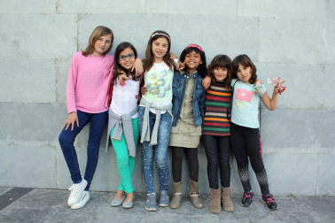 Los alumnos de 4º de la ESO del instituto de Aoiz presentaron en el auditorio de la Casa de Cultura de este localidad la obra 'Peter Pan', un teatro musical para todos los públicos con el que estos estudiantes han recogido fondos para su viaje de fin de curso. La experiencia atrajo a un numeroso público, que disfrutó con las interpretaciones de estos jóvenes actores, que pusieron todo su entusiasmo sobre el escenario.