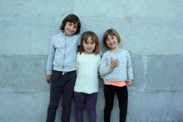 Los alumnos de 4º de la ESO del instituto de Aoiz presentaron en el auditorio de la Casa de Cultura de este localidad la obra 'Peter Pan', un teatro musical para todos los públicos con el que estos estudiantes han recogido fondos para su viaje de fin de curso. La experiencia atrajo a un numeroso público, que disfrutó con las interpretaciones de estos jóvenes actores, que pusieron todo su entusiasmo sobre el escenario.