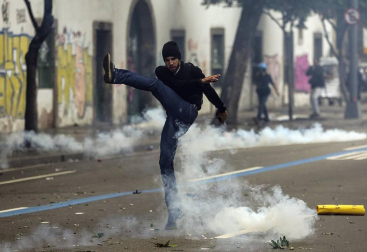 Enfrentamientos con la policía y varios incidentes en Brasil en la jornada de huelga general contra las reformas.