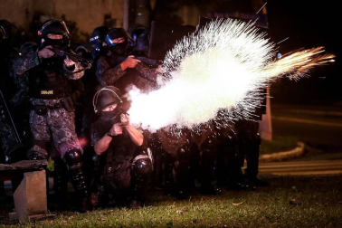 Enfrentamientos con la policía y varios incidentes en Brasil en la jornada de huelga general contra las reformas.