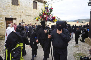 Fotoss de miles de romeros caminando a Ujué llegados de Tafalla, Beire, Murillo el Fruto, Pitillas, Carcastillo y Santacara