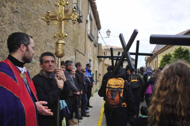 Fotoss de miles de romeros caminando a Ujué llegados de Tafalla, Beire, Murillo el Fruto, Pitillas, Carcastillo y Santacara