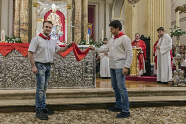 Imágenes de la quinta misa de la Escalera de San Fermín, en la iglesia de San Lorenzo de Pamplona.