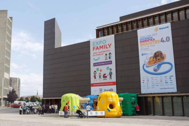 Imágenes de la primera jornada de Expofamily en Baluarte.