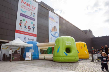 Imágenes de la primera jornada de Expofamily en Baluarte.