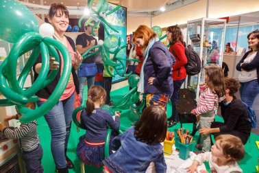 Imágenes de la primera jornada de Expofamily en Baluarte.